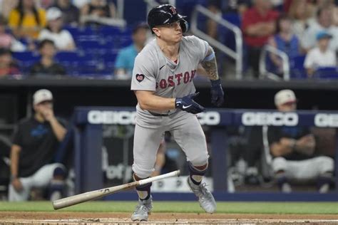 Hamilton, O’Neill drive in runs in the 12th inning to lift Red Sox .